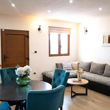 فيلة Mini Marta - Private Retreat With Jacuzzi, 1000m2 Fenced Property, Garden, Bbq Lounge, 500mbps, Ev, Near Split *