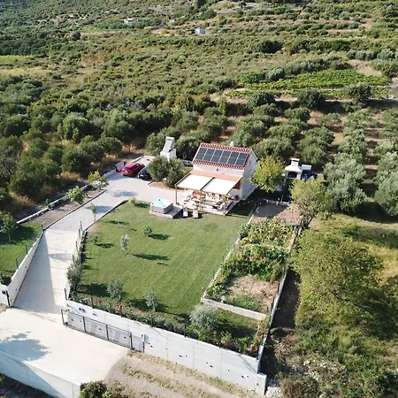 فيلة Mini Marta - Private Retreat With Jacuzzi, 1000m2 Fenced Property, Garden, Bbq Lounge, 500mbps, Ev, Near Split Kaštela