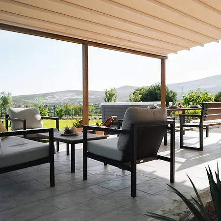 فيلة Mini Marta - Private Retreat With Jacuzzi, 1000m2 Fenced Property, Garden, Bbq Lounge, 500mbps, Ev, Near Split Kaštela