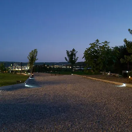 Mini Marta - Private Retreat With Jacuzzi, 1000m2 Fenced Property, Garden, Bbq Lounge, 500mbps, Ev, Near Split فيلة
