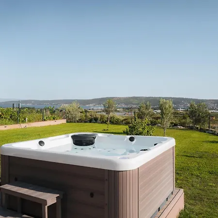 Mini Marta - Private Retreat With Jacuzzi, 1000m2 Fenced Property, Garden, Bbq Lounge, 500mbps, Ev, Near Split