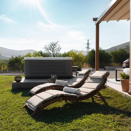 Mini Marta - Private Retreat With Jacuzzi, 1000m2 Fenced Property, Garden, Bbq Lounge, 500mbps, Ev, Near Split *