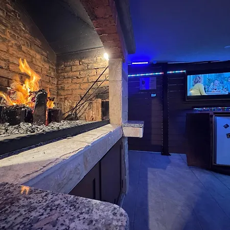 فيلة Mini Marta - Private Retreat With Jacuzzi, 1000m2 Fenced Property, Garden, Bbq Lounge, 500mbps, Ev, Near Split