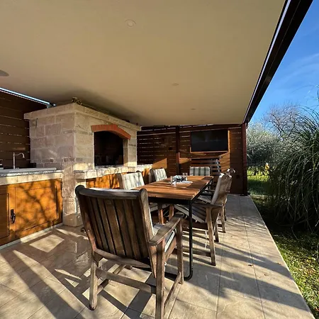 فيلة Mini Marta - Private Retreat With Jacuzzi, 1000m2 Fenced Property, Garden, Bbq Lounge, 500mbps, Ev, Near Split
